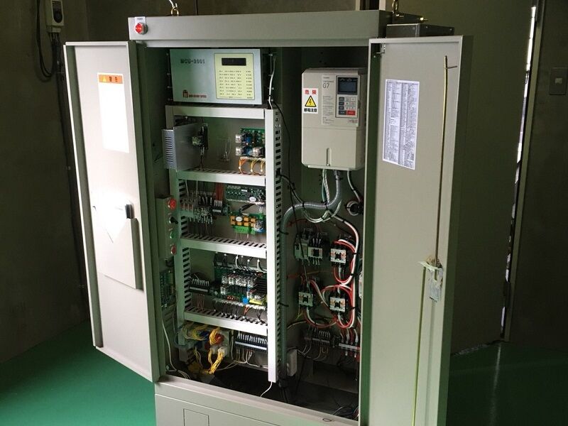 エレベーター工事の様子