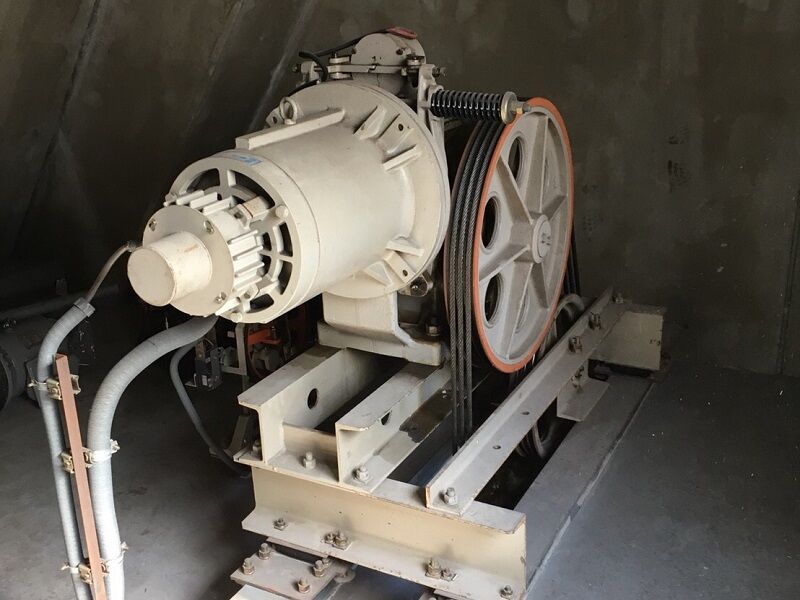 エレベーター工事の様子